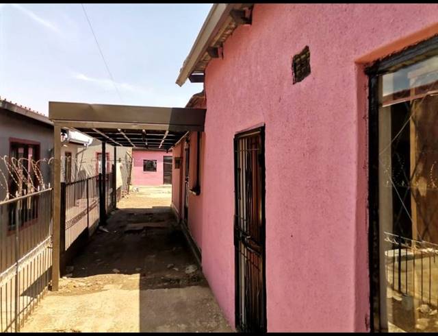 2 BEDROOM PROPERTY TO RENT IN JABAVU